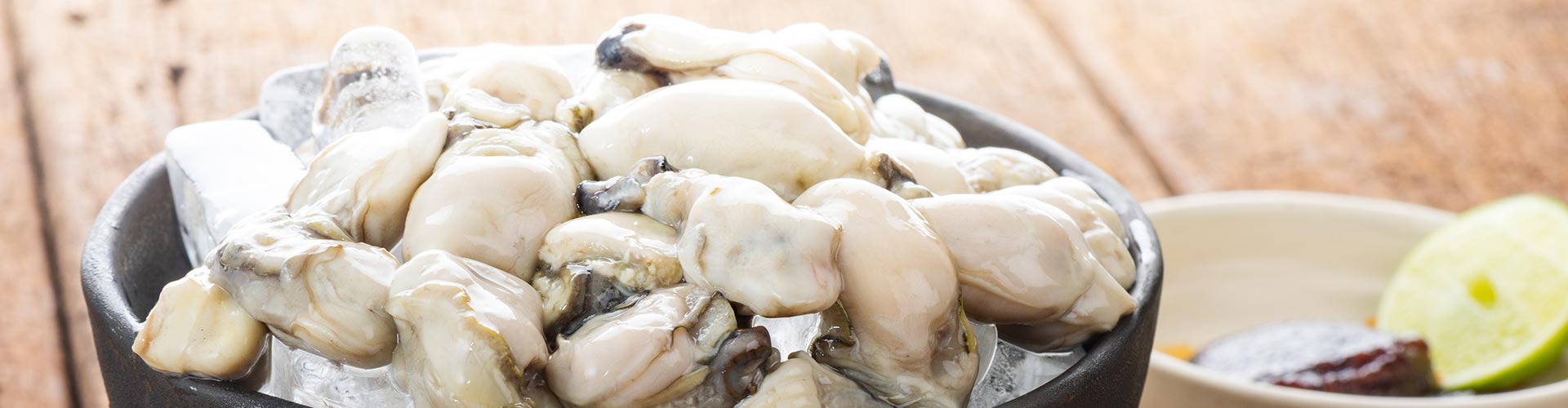 Image of a bowl of shucked oysters.